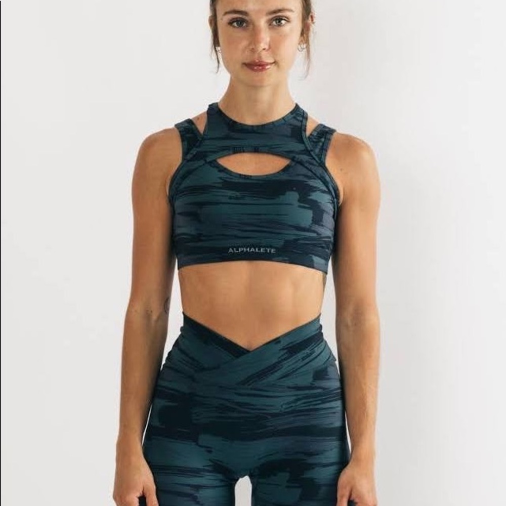 Alphalete Surface Power Keyhole Sports Bra